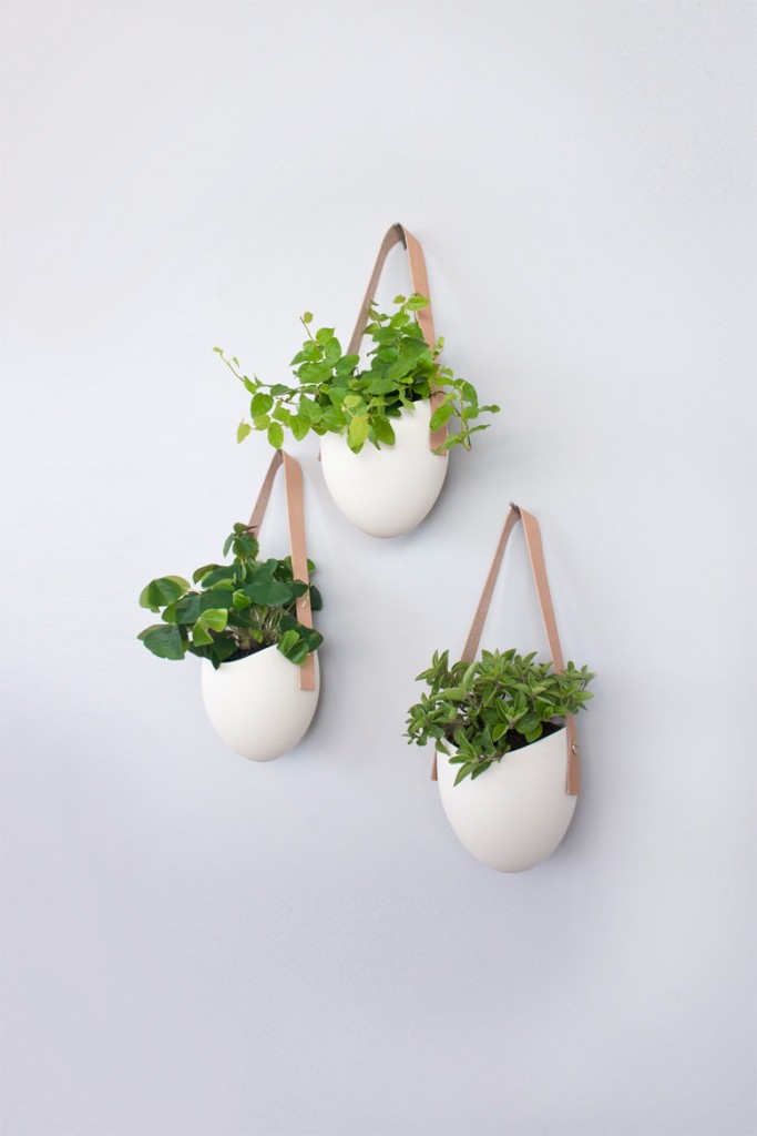 04 set of 3 porcelain and leather hanging planters
