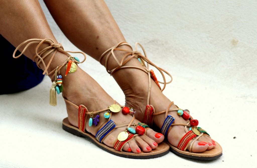 05 Tie up leather sandals