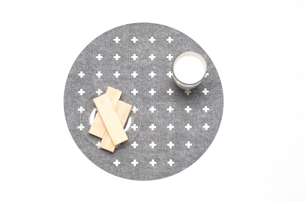 2 Set of 6 Round Placemats